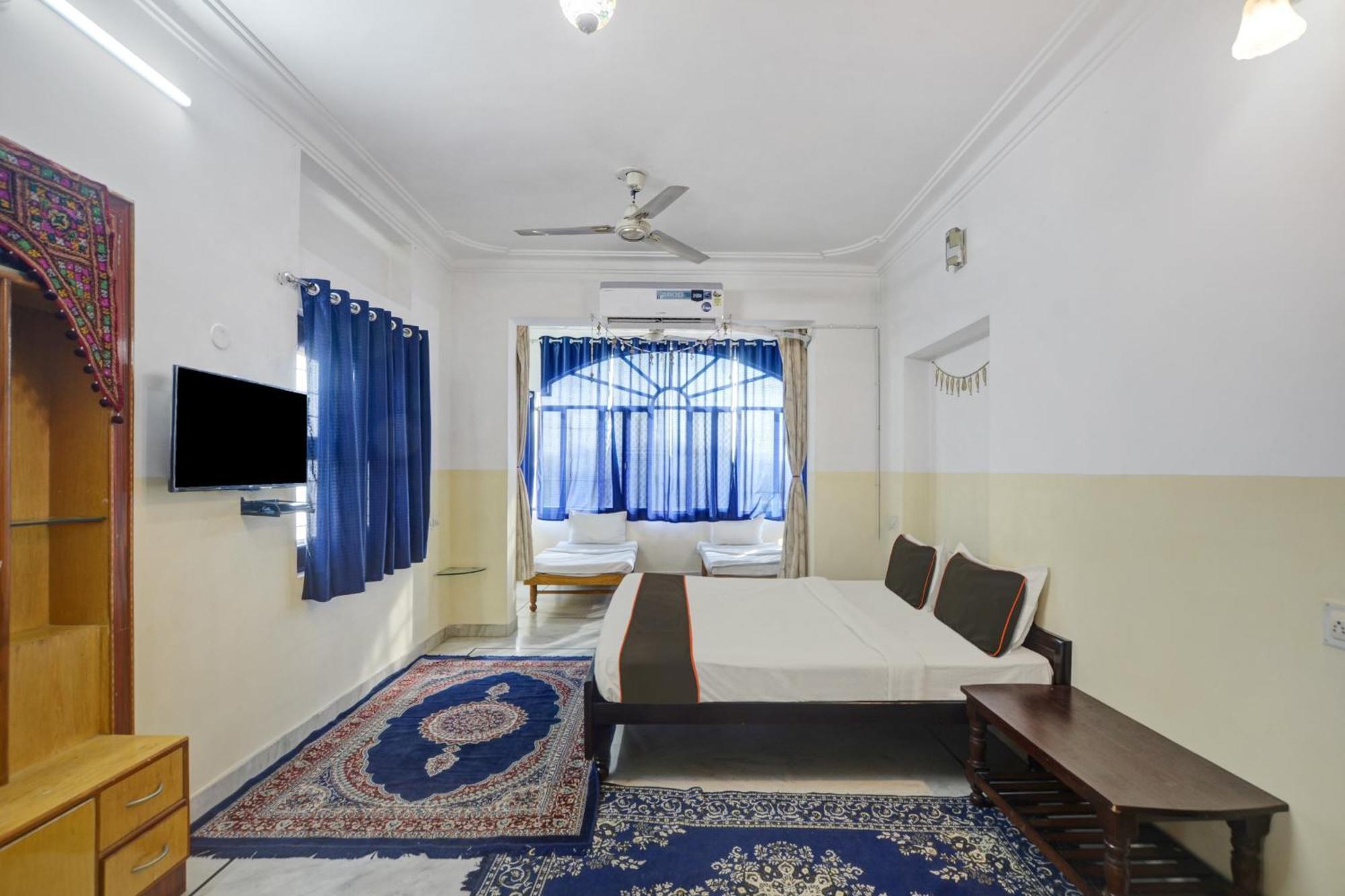Girnar Hotel