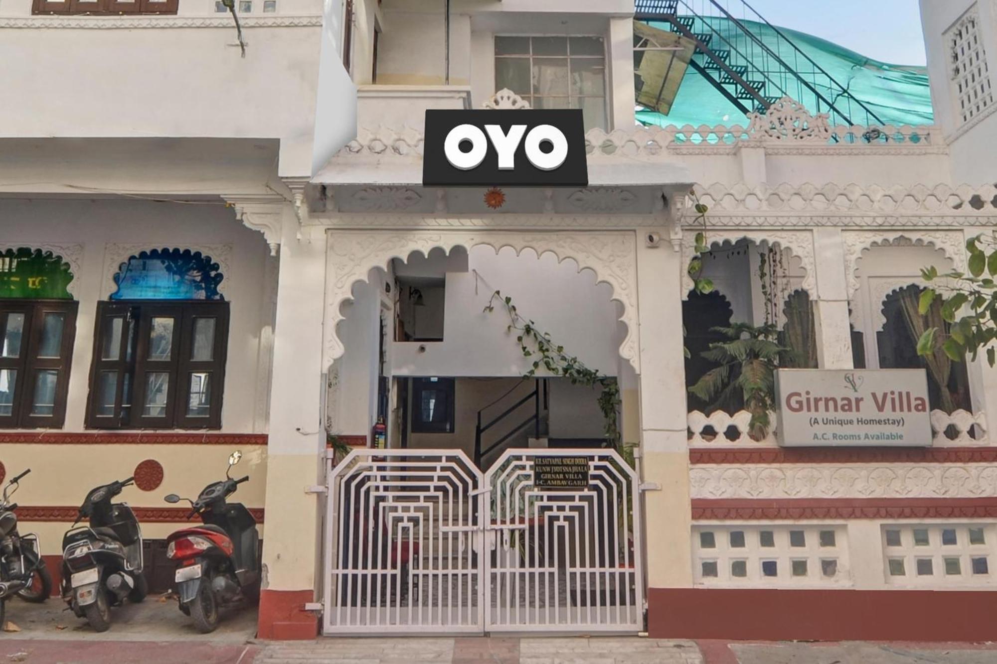 Girnar Hotel 4*