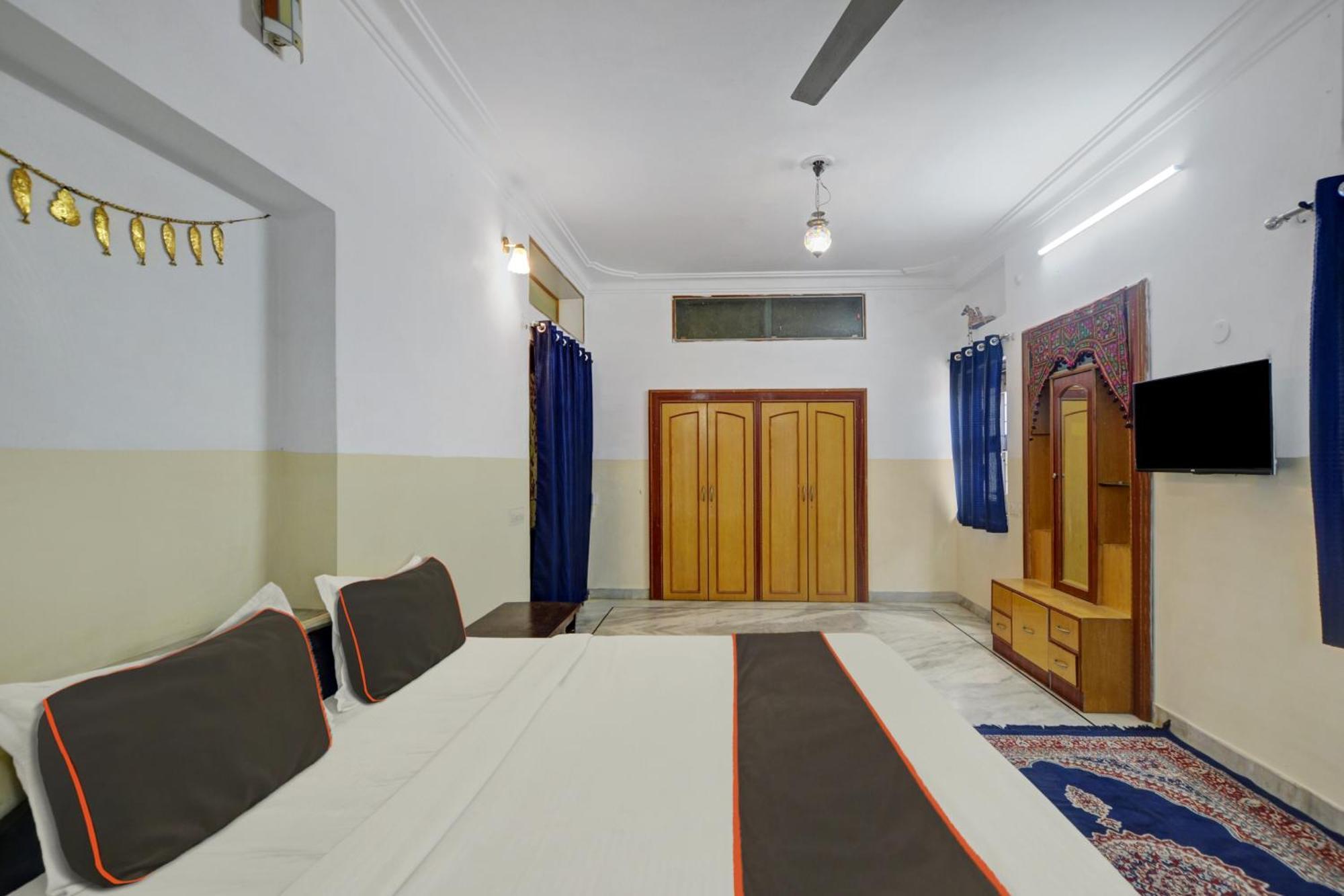 Hotel Girnar Udaipur