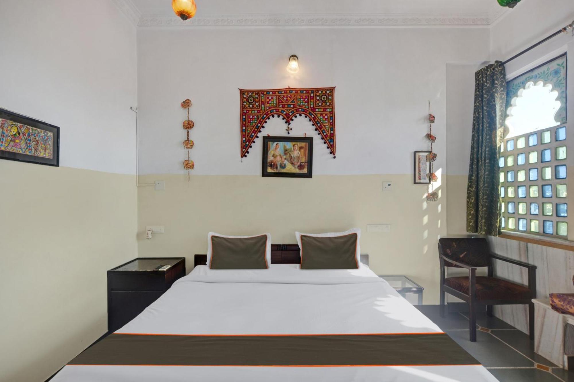 Girnar Hotel