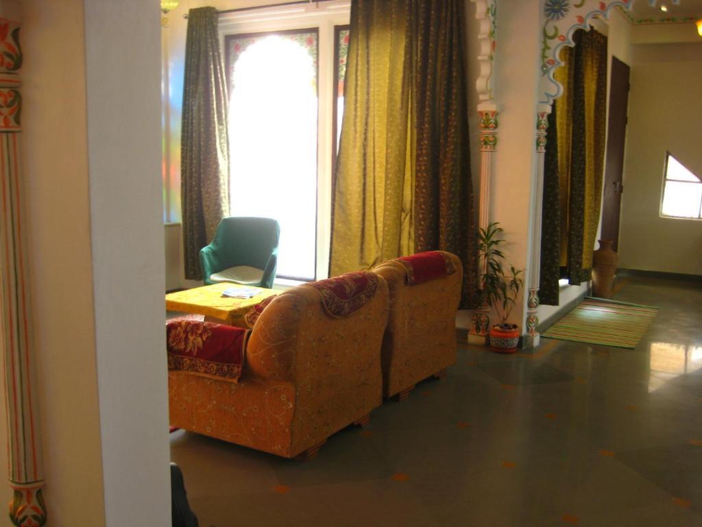 Hotel Girnar 4*
